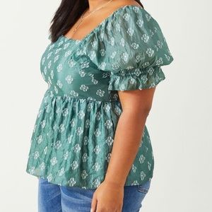Arula sz A light green floral blouse